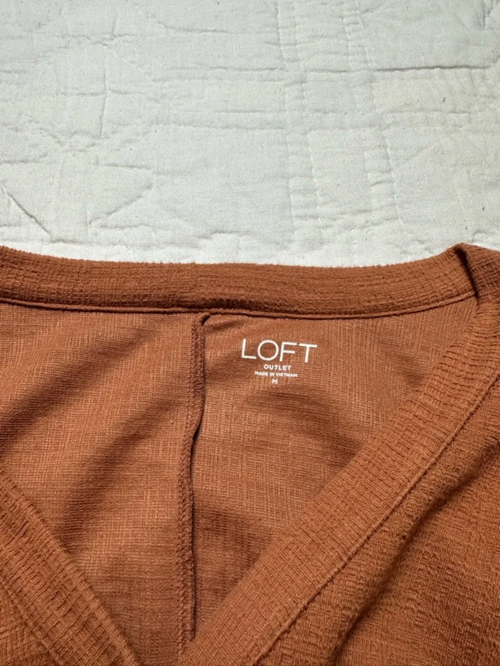 LOFT Rust Brown Textured Knit Henley Top Short Sleeve V Neck Medium - Picture 9 of 10